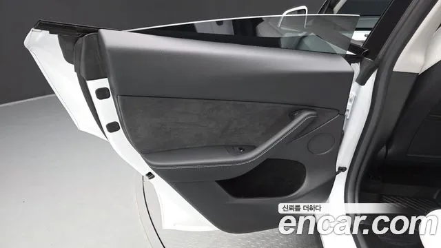 Tesla Model Y — Фото автомобиля 25