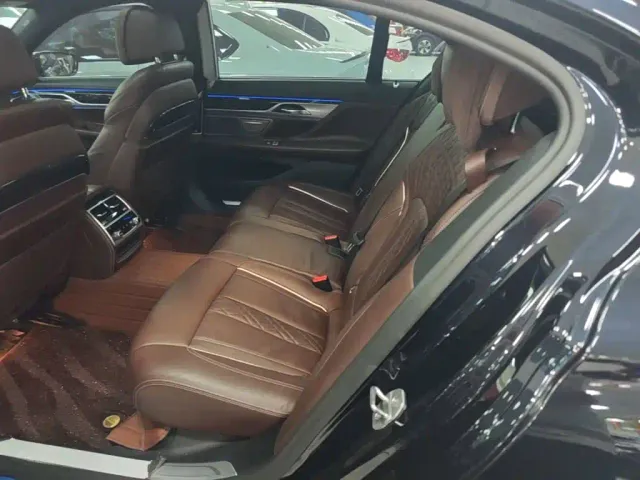 BMW 7 Series — Фото автомобиля 16