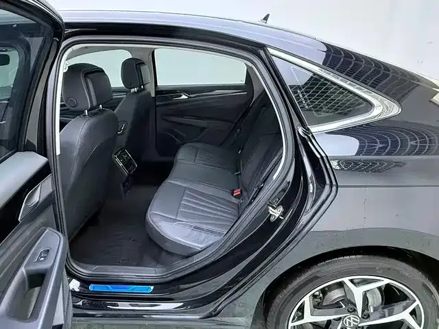 Volkswagen Passat — Фото автомобиля 9