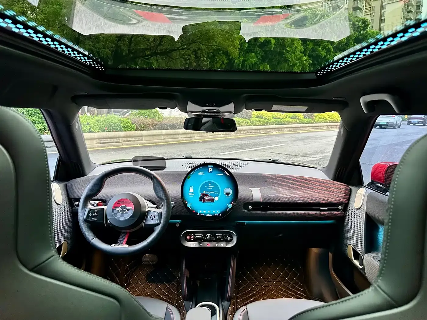 MINI Electric MINI JCW 2025 JOHN COOPER WORKS — Фото автомобиля 15