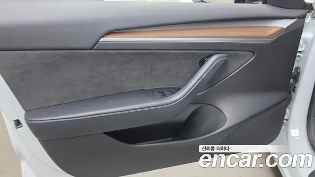 Tesla Model 3 — Фото автомобиля 24