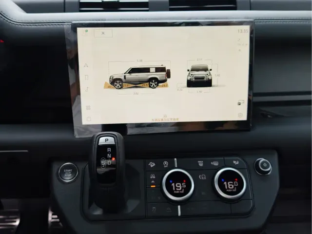 Land Rover Defender — Фото автомобиля 6