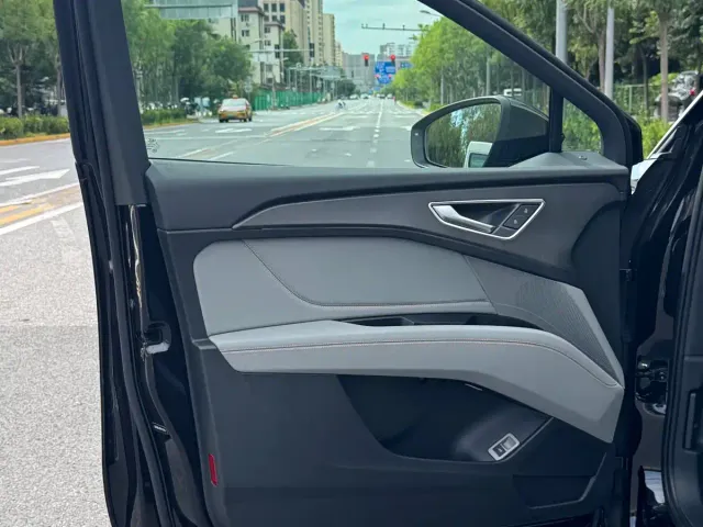 Audi Q5 e-tron — Фото автомобиля 11
