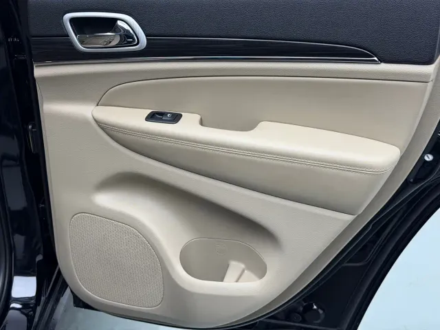Jeep Grand Cherokee — Фото автомобиля 27