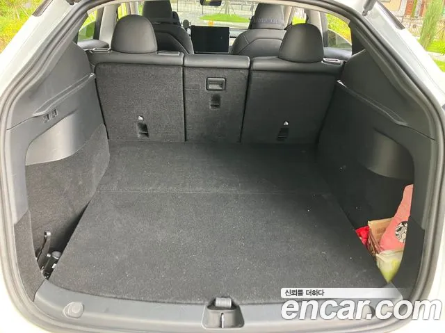 Tesla Model Y — Фото автомобиля 13