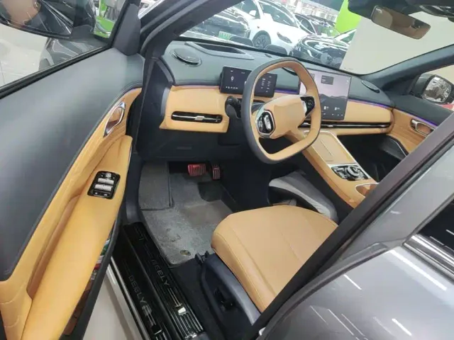 Geely Galaxy Starship 7 EM-i — Фото автомобиля 15