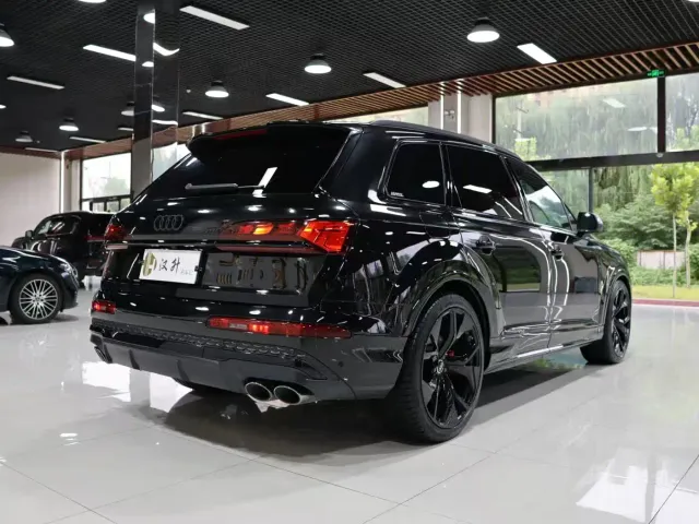 Audi SQ7 — Фото автомобиля 16