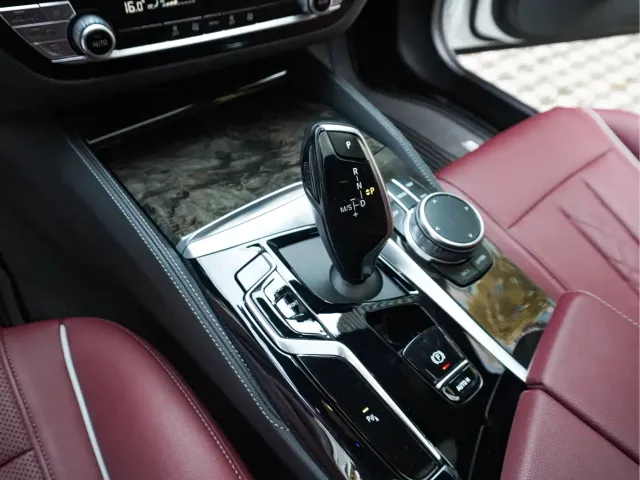 BMW 5 Series — Фото автомобиля 9