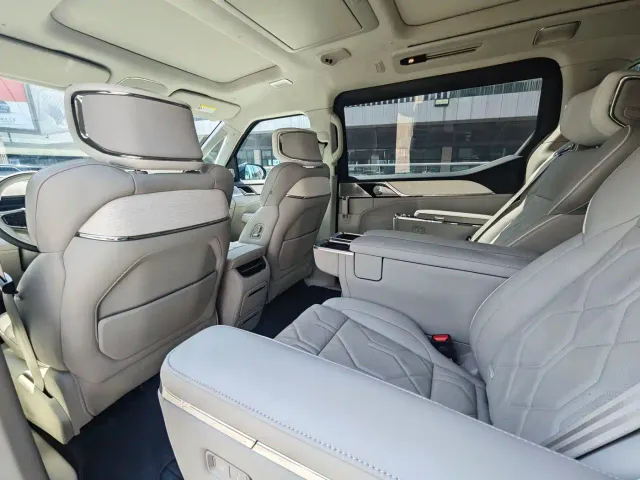 Volvo EM90 — Фото автомобиля 21