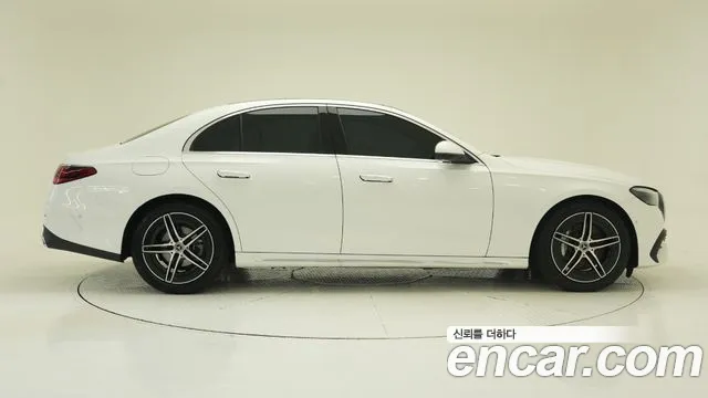 Mercedes-Benz E-Class — Фото автомобиля 18