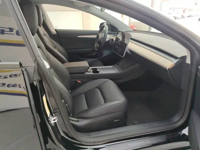 Tesla Model 3 — Фото автомобиля 8