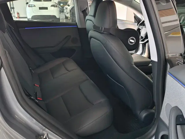 Tesla Model 3 — Фото автомобиля 6
