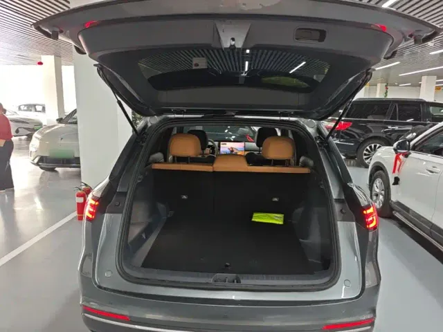 Geely Galaxy Starship 7 EM-i — Фото автомобиля 18