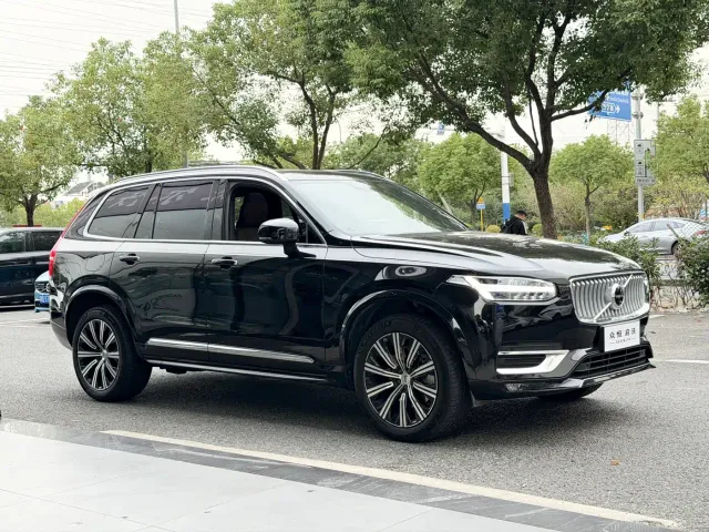 Volvo XC90 — Фото автомобиля 3