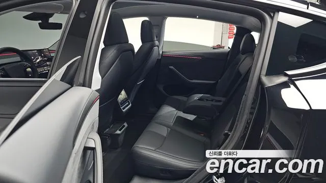 Tesla Model Y — Фото автомобиля 10