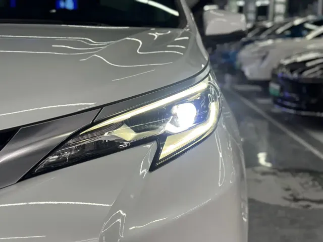 Toyota Sienna — Фото автомобиля 4