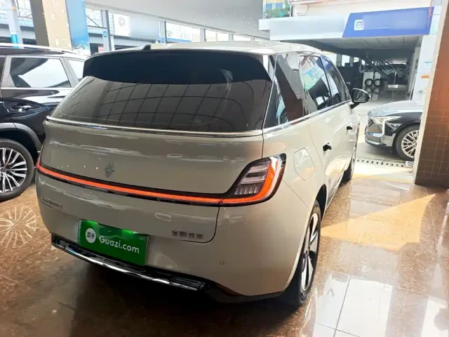 Baojun Cloud — Фото автомобиля 6