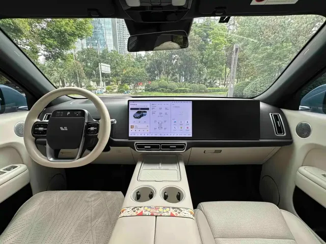 Li Auto L7 — Фото автомобиля 8