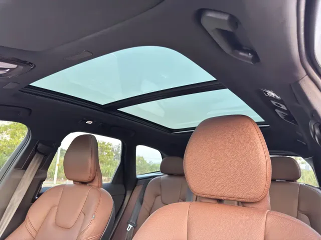 Volvo XC60 — Фото автомобиля 13