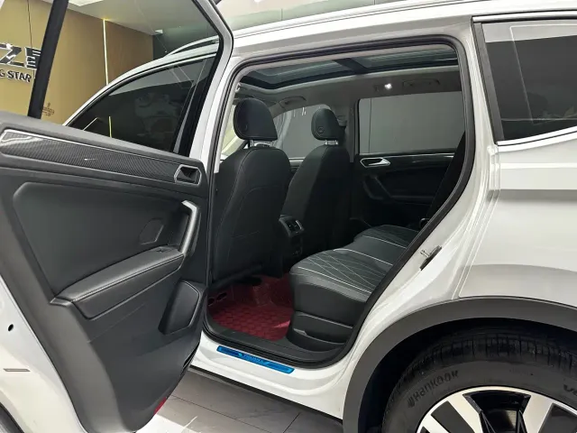 Volkswagen Tiguan L — Фото автомобиля 10