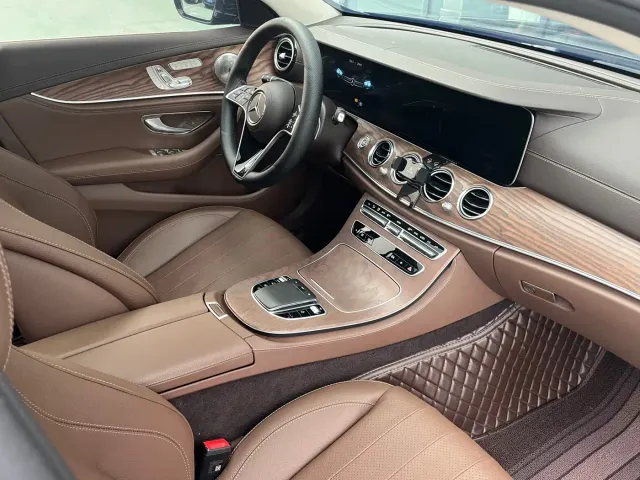 Mercedes-Benz E-Class — Фото автомобиля 14