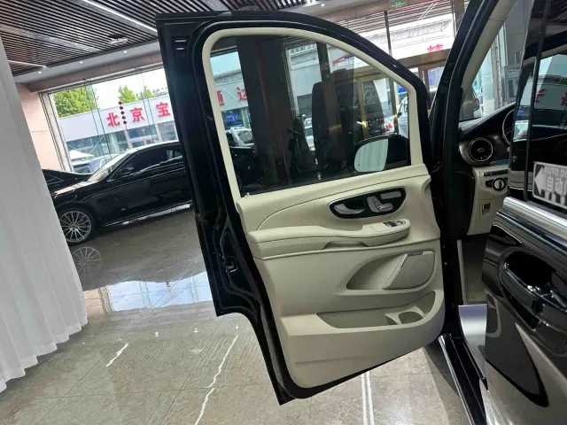 Mercedes-Benz V-Class — Фото автомобиля 13