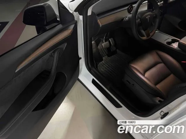 Tesla Model Y — Фото автомобиля 13