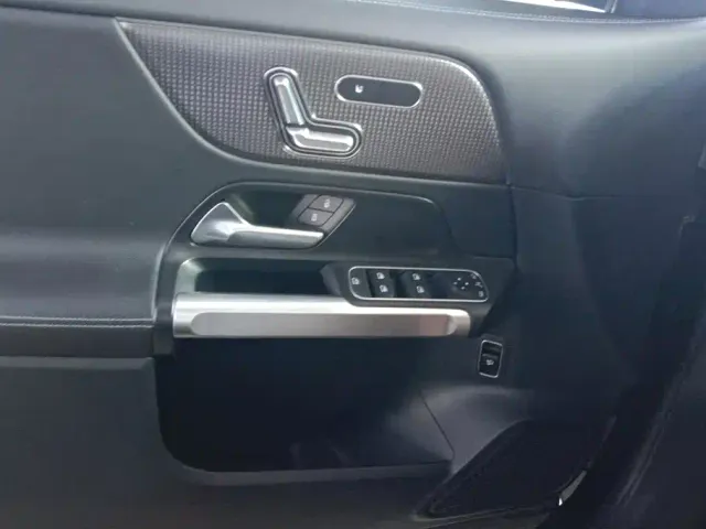 Mercedes-Benz EQB — Фото автомобиля 7