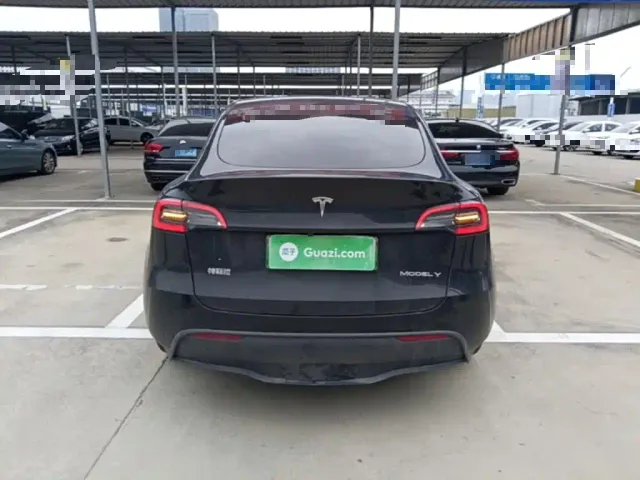 Tesla Model Y — Фото автомобиля 5