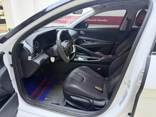 Hyundai Elantra — Фото автомобиля 12