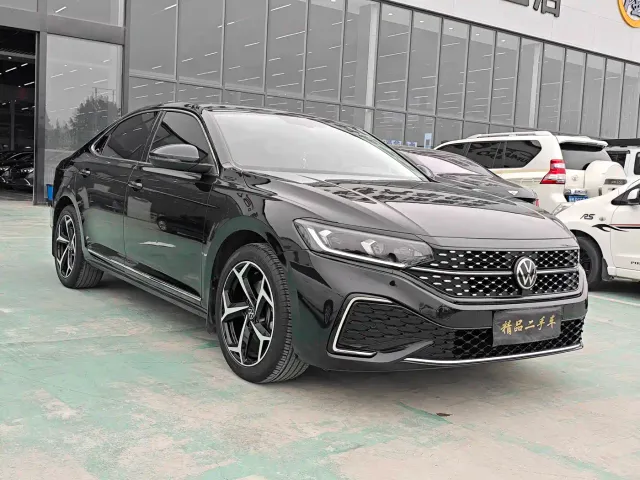 Volkswagen Passat — Фото автомобиля 2
