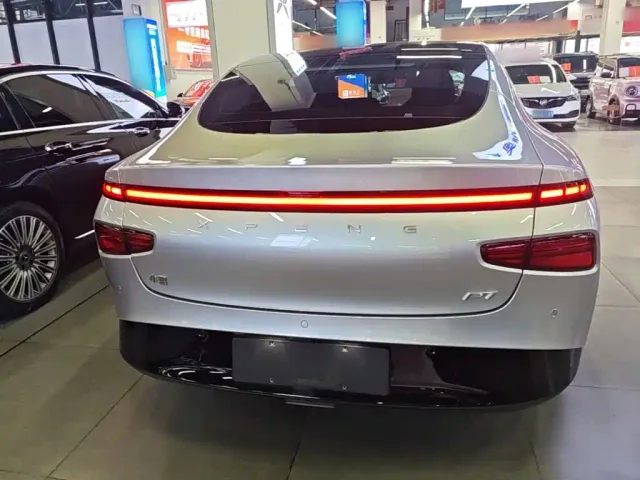 Xpeng P7 — Фото автомобиля 5