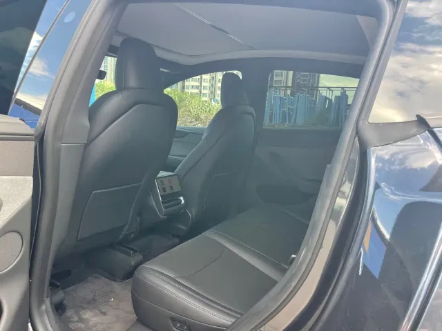 Tesla Model Y — Фото автомобиля 7