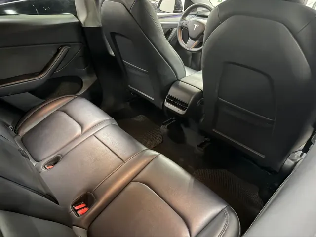 Tesla Model Y — Фото автомобиля 5