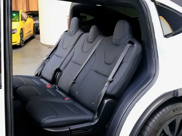 Tesla Model X — Фото автомобиля 7