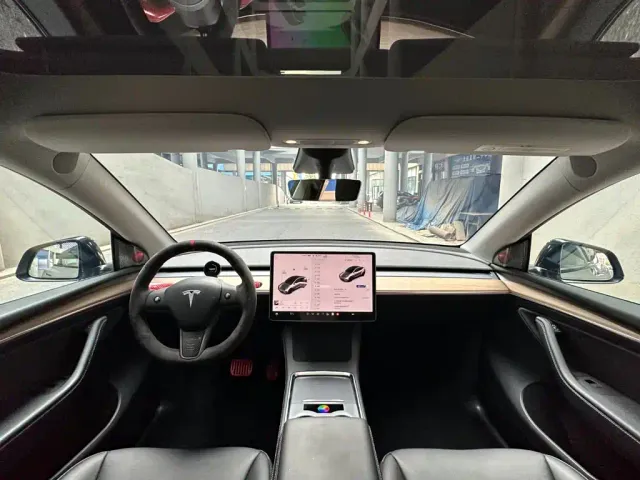 Tesla Model Y — Фото автомобиля 11