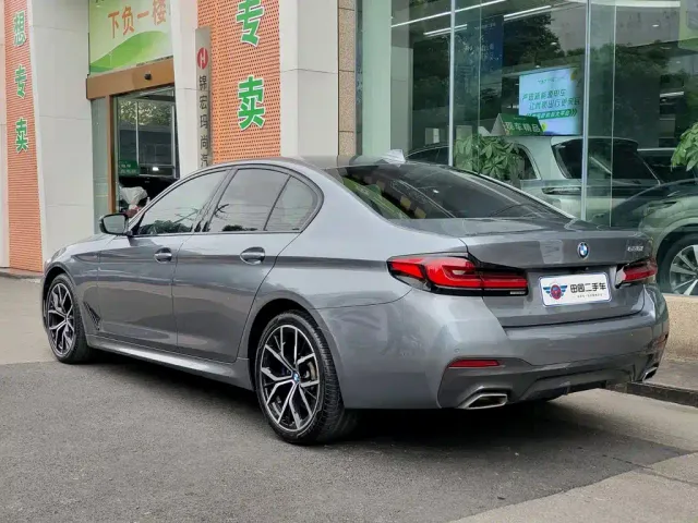 BMW 5 Series — Фото автомобиля 4