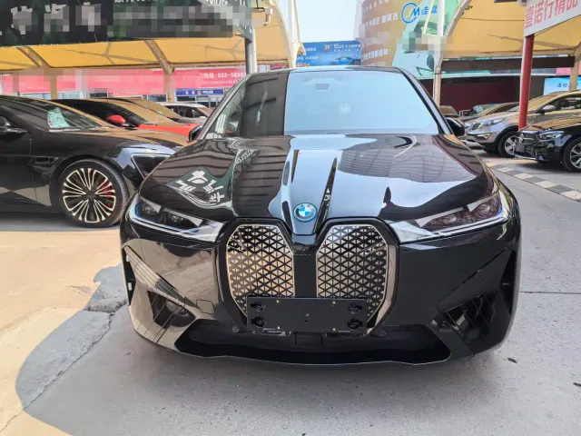 BMW iX — Фото автомобиля 2