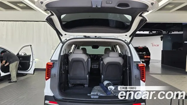 Kia Carnival Generation 4 — Фото автомобиля 20