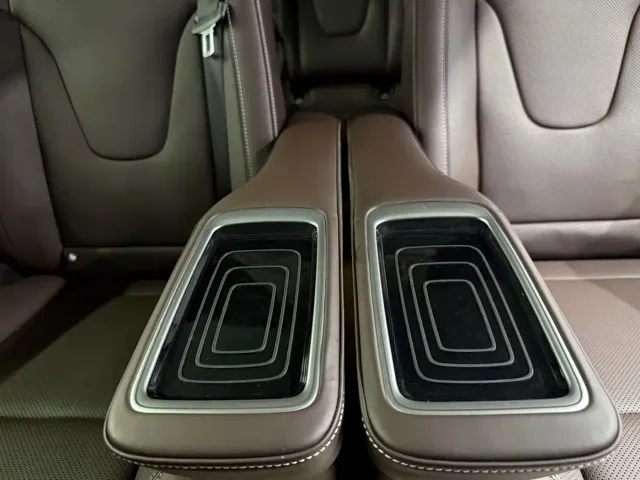Mercedes-Benz V-Class — Фото автомобиля 12