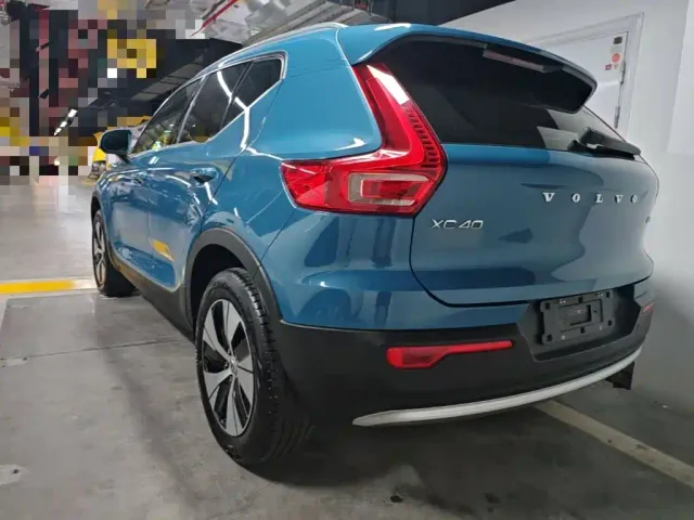 Volvo XC40 — Фото автомобиля 4