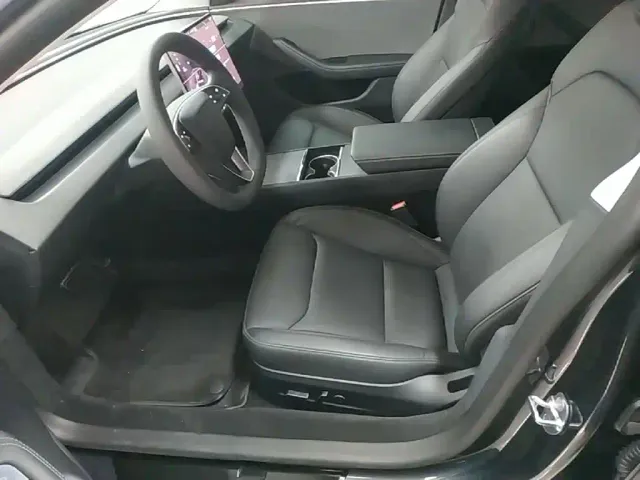 Tesla Model 3 — Фото автомобиля 14