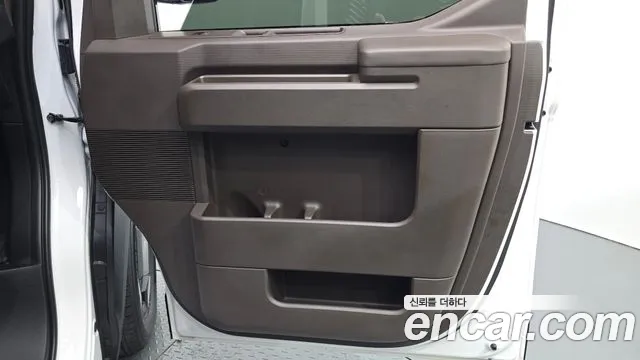 Kia PV5 — Фото автомобиля 13