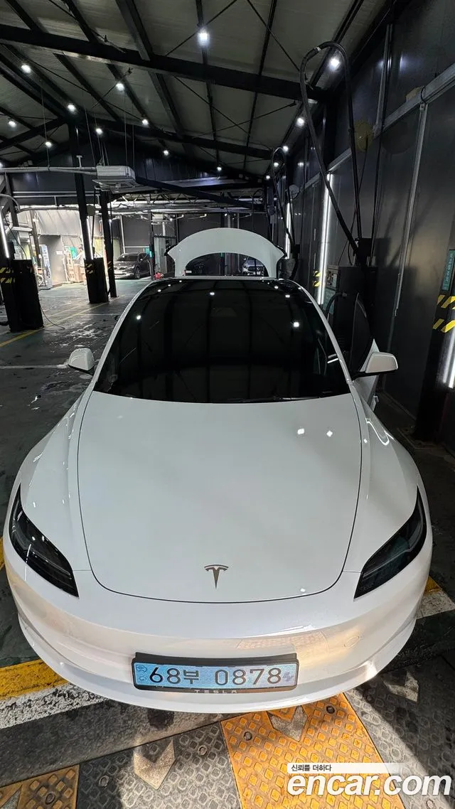 Tesla Model 3 — Фото автомобиля 3