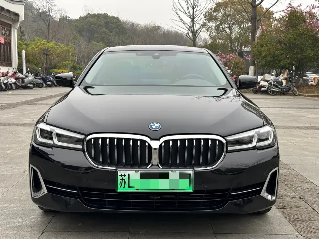BMW 5 Series — Фото автомобиля 2