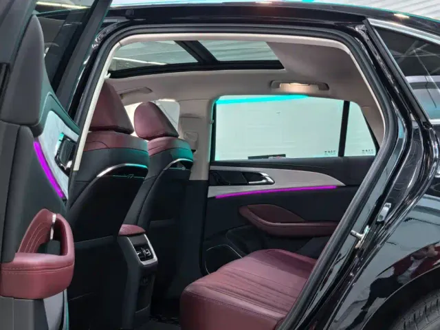 Hongqi H5 — Фото автомобиля 6