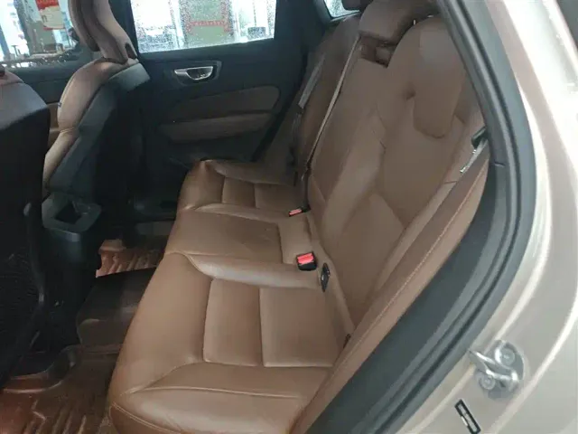 Volvo XC60 — Фото автомобиля 16