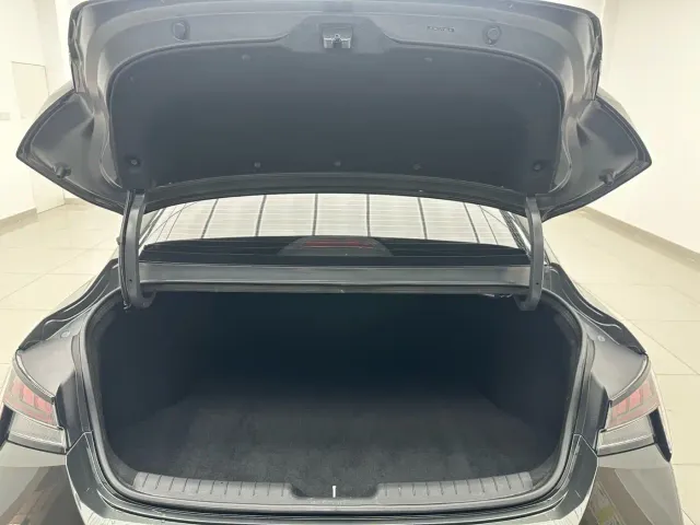 Hyundai Elantra 2023 Model 1.5L CVT LUX Premium Edition — Фото автомобиля 9