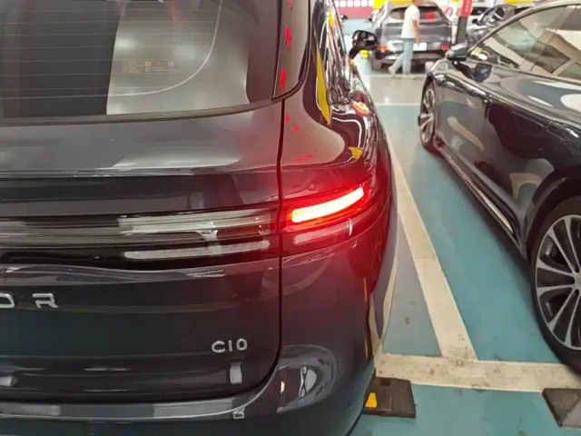 Leapmotor C10 — Фото автомобиля 7