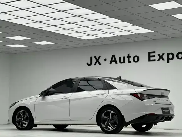 Hyundai Elantra 2022 240TGDi DCT LUX Premium Edition — Фото автомобиля 24